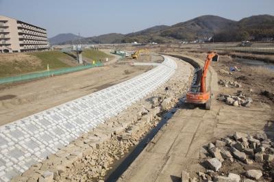 百間川原尾島　低水護岸工事