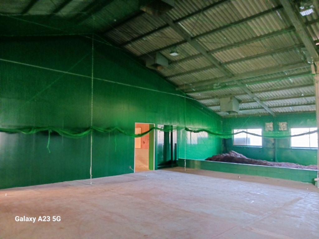 室内練習場、ネットが張られました！